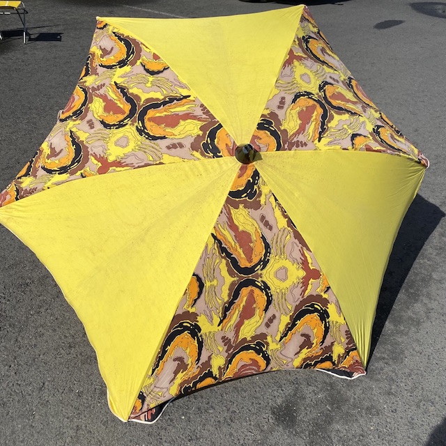 Umbrella, Beach - 1970s Yellow Brown Pattern